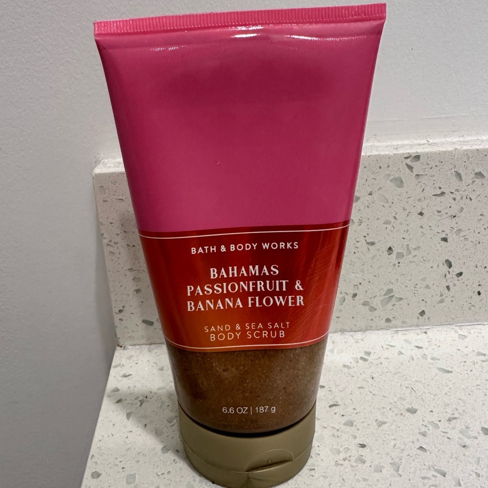NWT Bath & Body Works Bahamas Passionfruit & Banana Flower Body Scrub